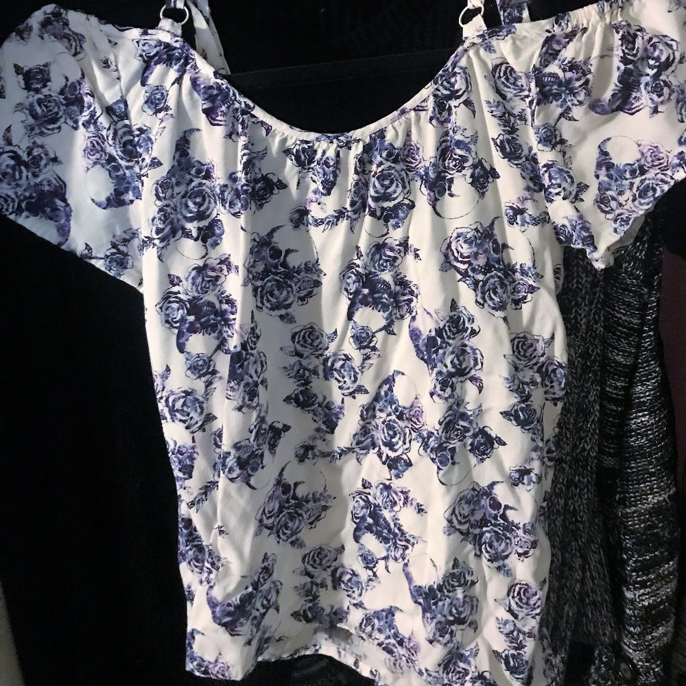 Hot Topic Floral Skull Cold Shoulder Blouse - XS